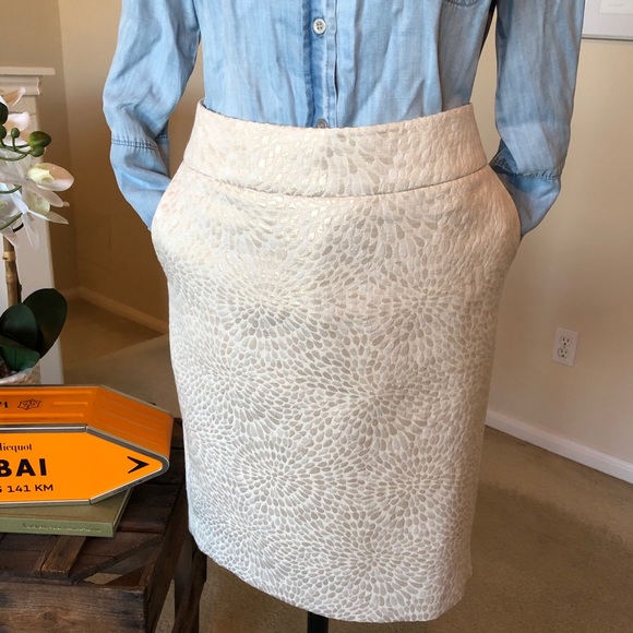 LOFT Dresses & Skirts - LOFT winter white shimmer splash metallic jacquard skirt